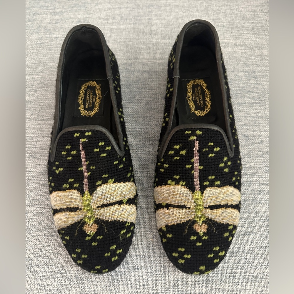 Chic Black and Green Loafers with Dragonfly Motif